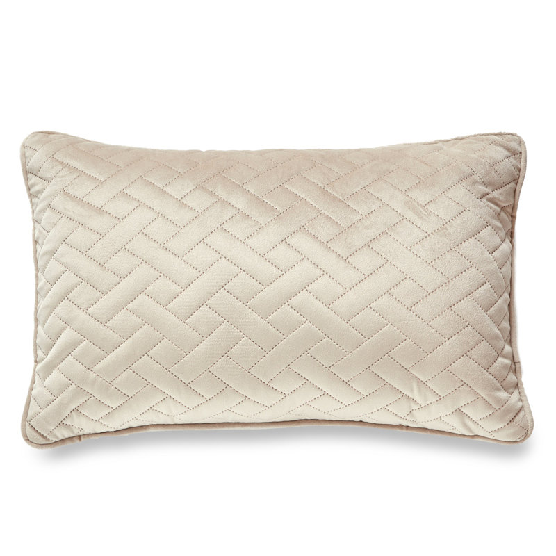 Motif à chevrons gaufré au laser avec coussin en polyester, H 12 po x l 18 po, Beige, Rectangulaire