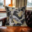 Housse de coussin réversible en soie à imprimé animal