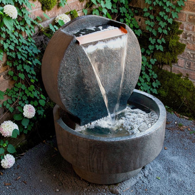 Circular Water Wall Cast Stone Fountain