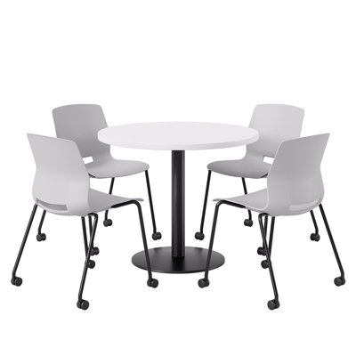 Ensemble repas pour quatre personnes