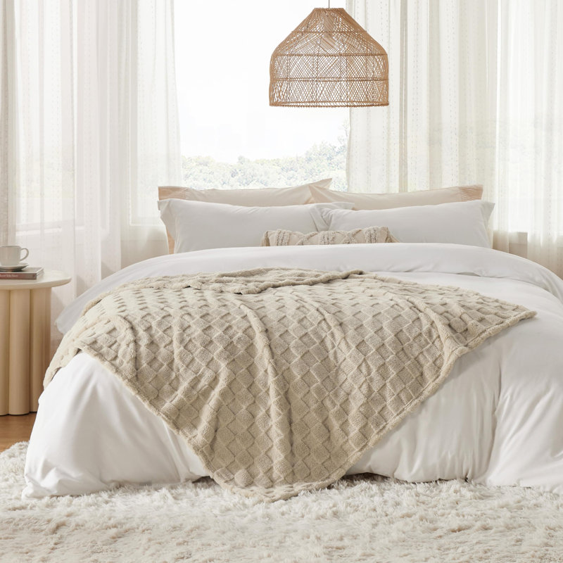 Bedsure Chequered Soft Fluffy Fleece Throw Blanket , Beige, 170cm x 130cm