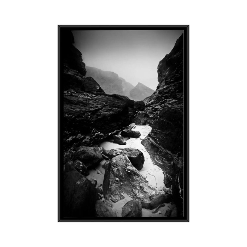 The Gap, reproduction de photo sur toile tendue, H 48 po x l 32 po x P 1,5 po, Toile avec cadre noir, Pas de tapis