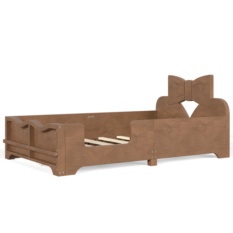 Lit plateforme pour enfants avec garde-corps complets, tête de lit en forme de nœud papillon et bibliothèque latérale intégrée, lit au sol en bois naturel, aucun sommier requis et conception à profil bas