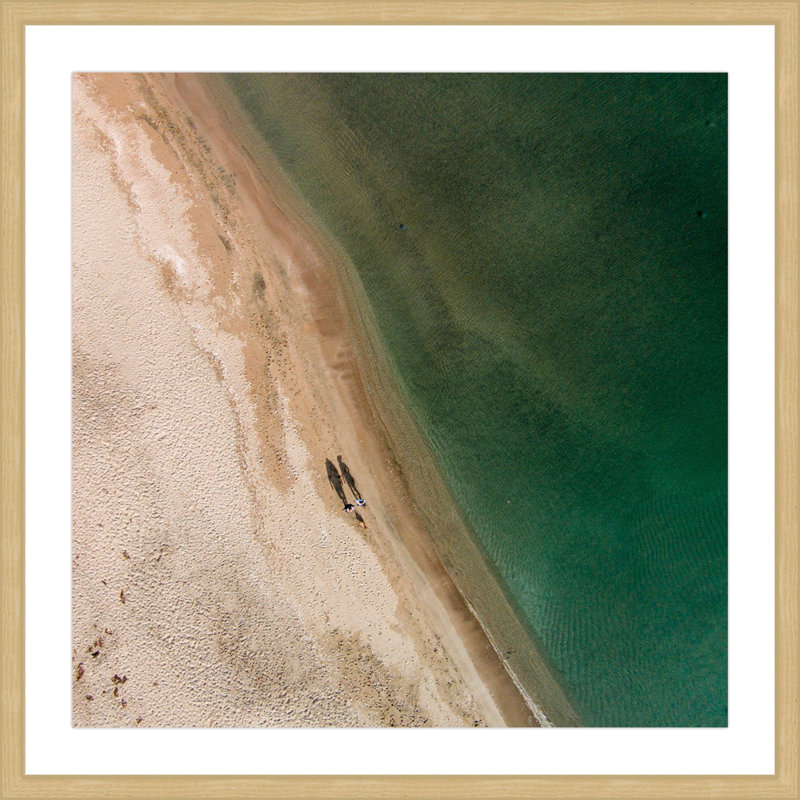 « beachy baleine » par karolis janulis, reproduction d’art encadrée, H 32 po x l 32 po x P 1,5 po