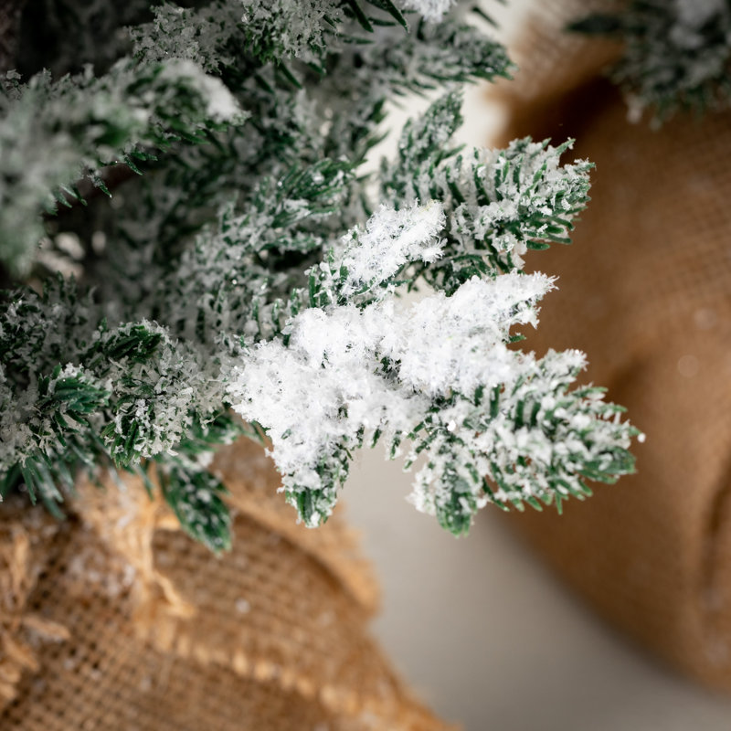 Faux pin en pot de rotin Stanford