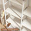 Bibliothèque triple à 4 niveaux - Bibliothèque large avec 11 tablettes ouvertes, tablettes et pieds réglables, blanc