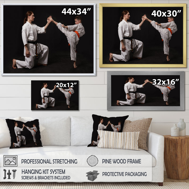 Karate Kick Entraînement sur toile, Cadre doré simple, H 12 po x l 20 po x P 1 po