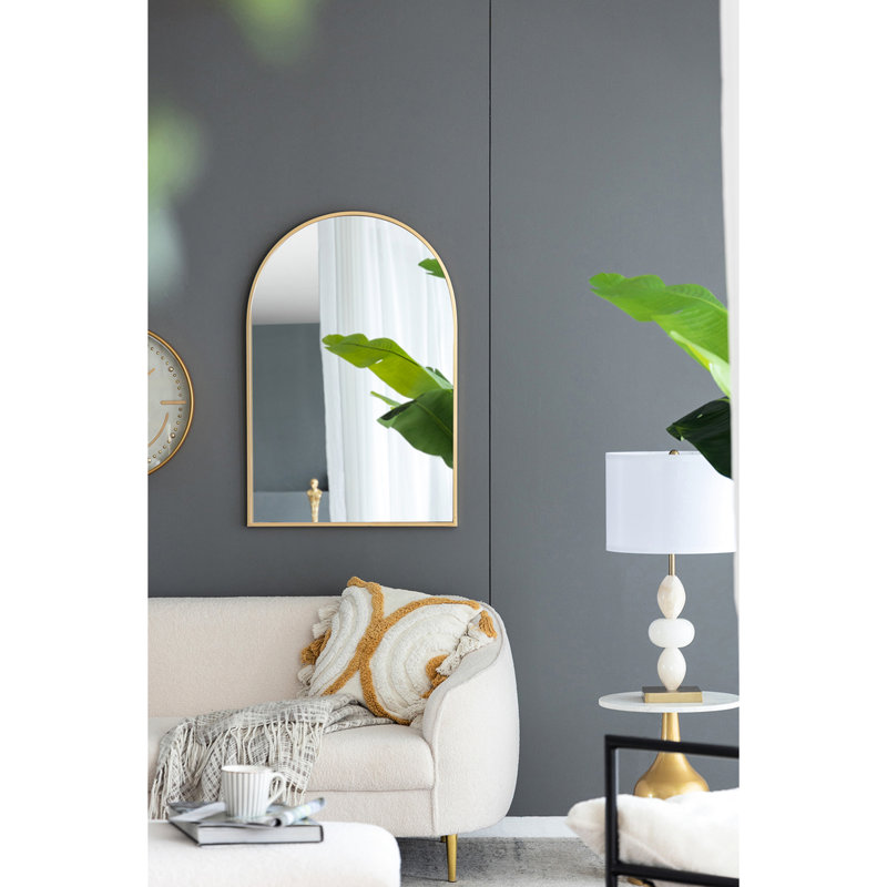 Miroir décoratif en arc à cadre doré 61 x 91 cm - Ajoutez une touche distinctive à votre intérieur. 24 x 36 pouces (61 x 91 cm) avec cadre. Transformez votre décor de bureau.