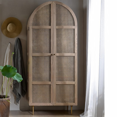 Garde-robe simple et rétro en rotin