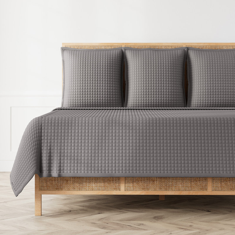 Ready-to-Bed Modern & Contemporary Quilted Coverlet, Twin Quilt, Gray