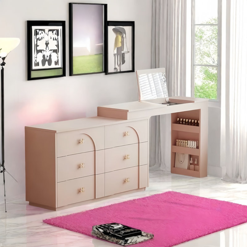 Hosty, Pink