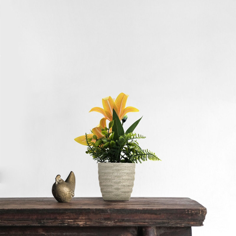 Neelan Table Vase