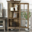 Image couleur solide + bois manufacturé + vitrines