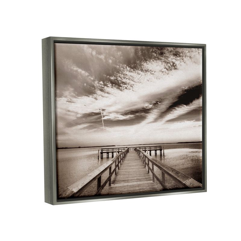 Quai avec ciel nuageux par Danita Delimont, Cadre flottant gris lustré, H 25 po x l 31 po x P 1,7 po