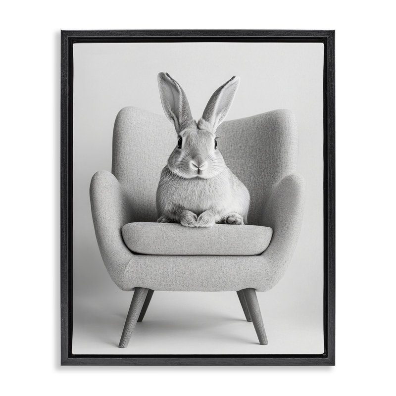 "Modern Bunny in Chair", art mural encadré sur toile flottante, design par Petal Prints Design, H 21 po x l 17 po