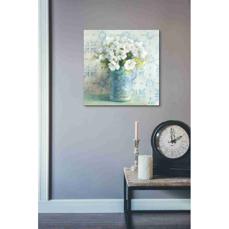 «May Blossoms I Crop» par Danhui Nai, art mural sur toile, H 18 po x l 18 po x P 0,75 po