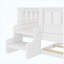 Lit double blanc avec bibliothèques intégrées, escalier, rails de sécurité et lit gigogne-129700802