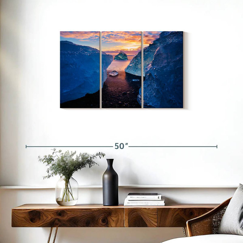 Diamond Beach Icicles, 20" H x 33" W