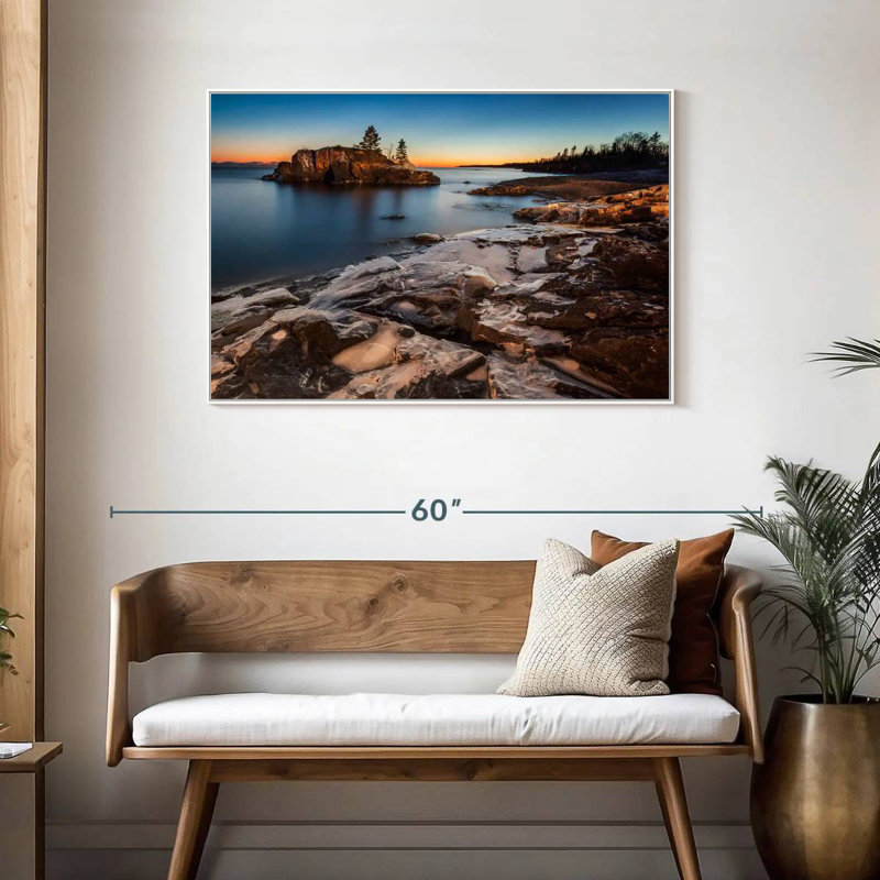 Lac Supérieur au crépuscule, 43 po x 29 po, Cadre flottant blanc