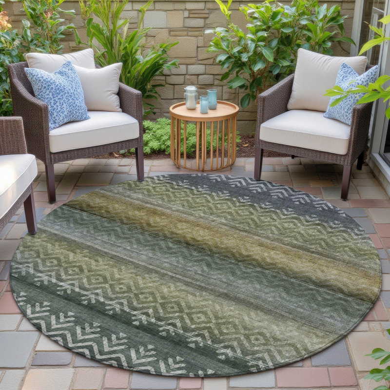 Machine Washable Indoor/Outdoor Xhevrie Green Rug, Round 8'