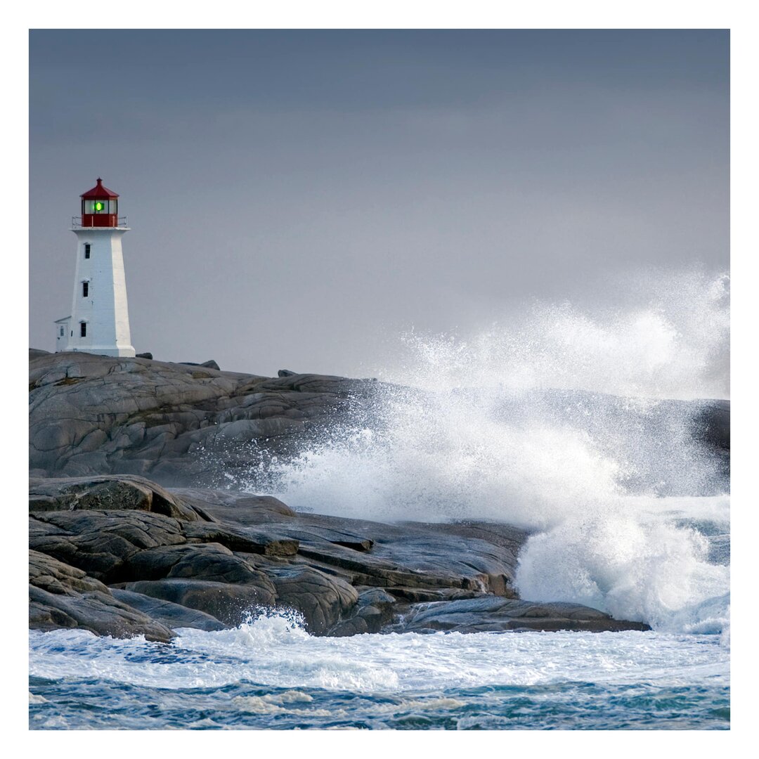 Strukturierte Fototapete Stürmische Wellen am Leuchtturm, 3,36 m x 336 cm