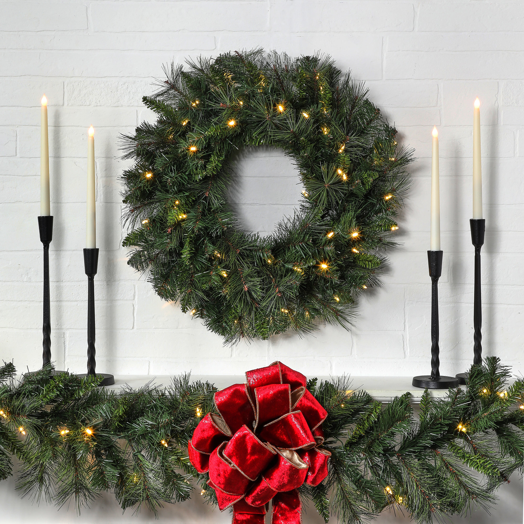 LED Deluxe Belgium Wreath, 24" W x 24" H x 5" D