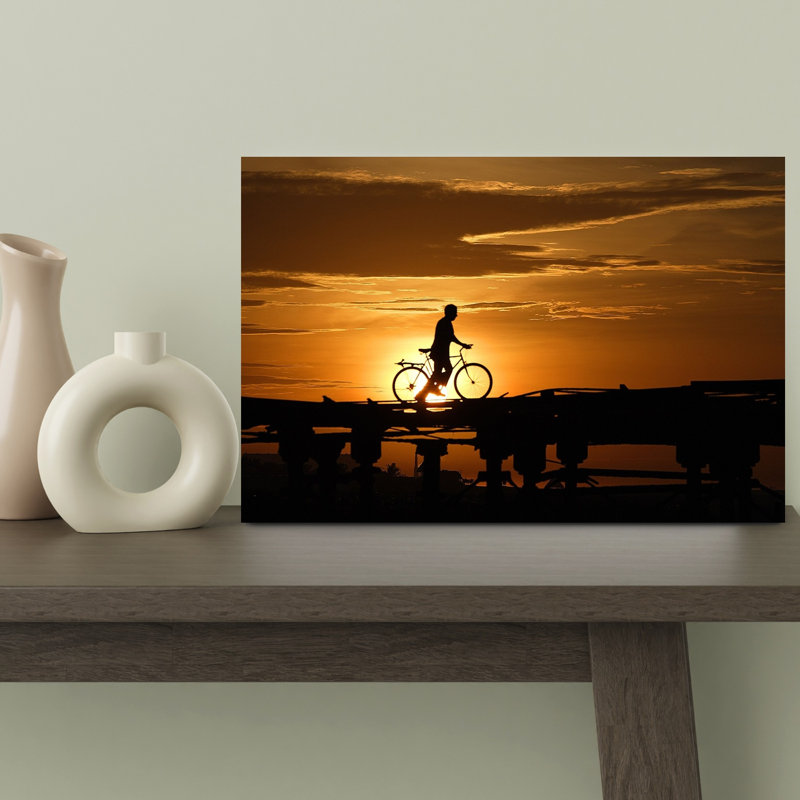Coucher de soleil sur la piste cyclable, impression sereine et paisible, 12" H x 18" W
