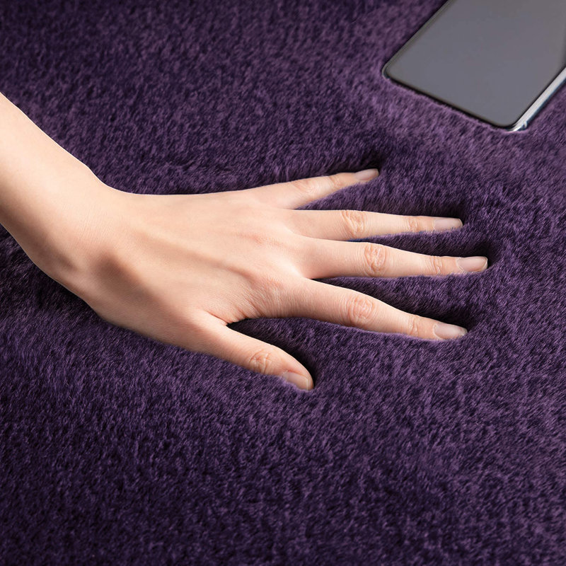Tapis mauve en fausse fourrure tissé à la machine Novelty Haughbrook, Nouveauté 2 pi x 3 pi