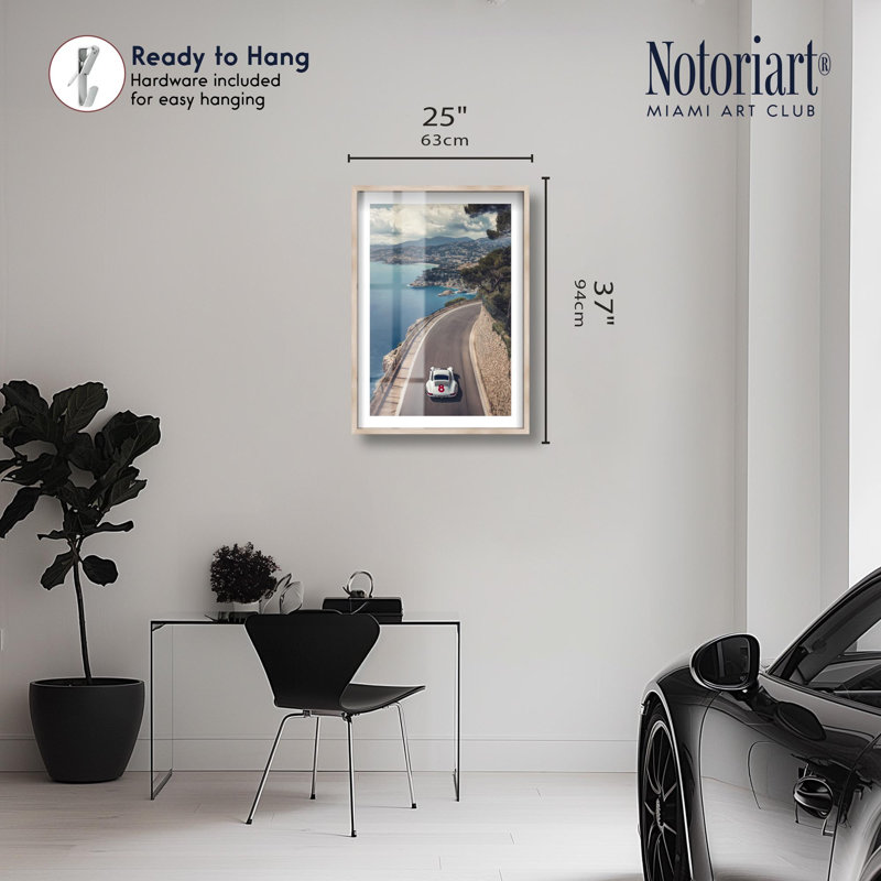 «Fast Car Monaco Shadowbox» par Notoriart, H 37 po x l 25 po, Crème, crème