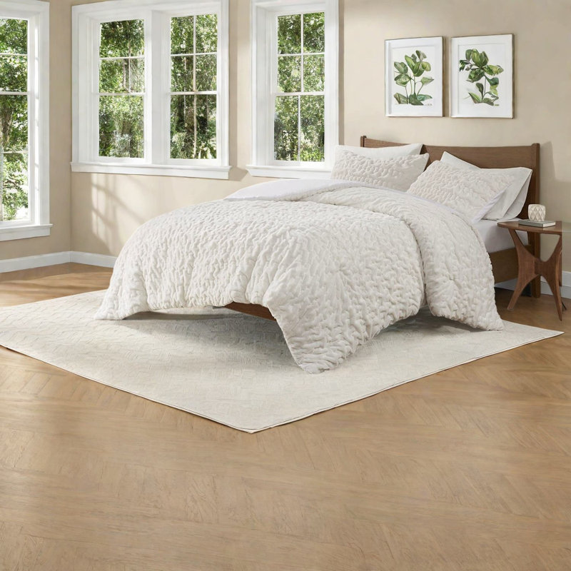 Luxurious Faux Fur Bedding Sets, Polyester Comforter, Glamorous Bedroom All Season