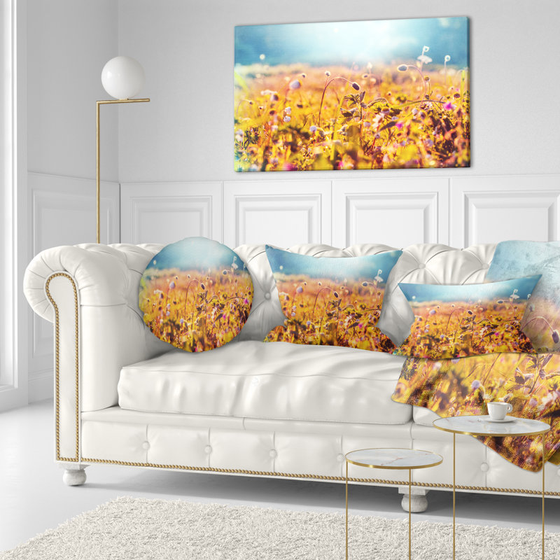 Coussin lombaire de petites montagnes florales sur un coussin lombaire de soleil