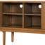 Console de télévision élégante avec portes à rayures verticales et espace coulissant. Pieds en bois massif pour la durabilité. Brun. Convient aux téléviseurs de 70 à 79 pouces. Caractéristique coulissante polyvalente de l'armoire latérale. Pieds. Costumes-1026457716