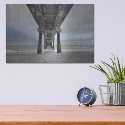 «Beneath The Outer Banks Beach Pier» par Lori Deiter