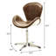 Fauteuil baquet classique brun avec dossier courbé élégant et décor rétro