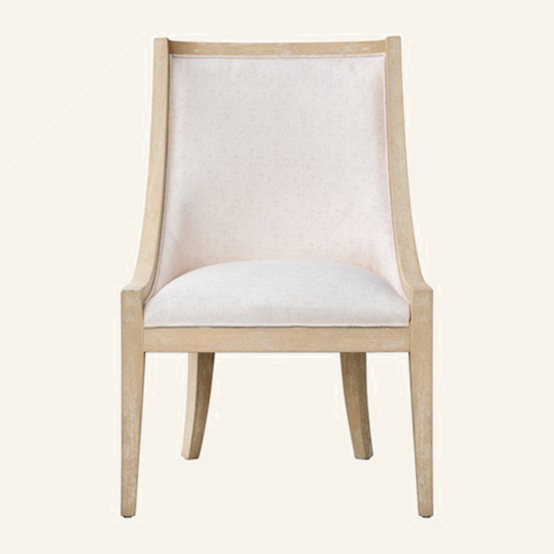 Chaise rembourrée avec garniture cloutée