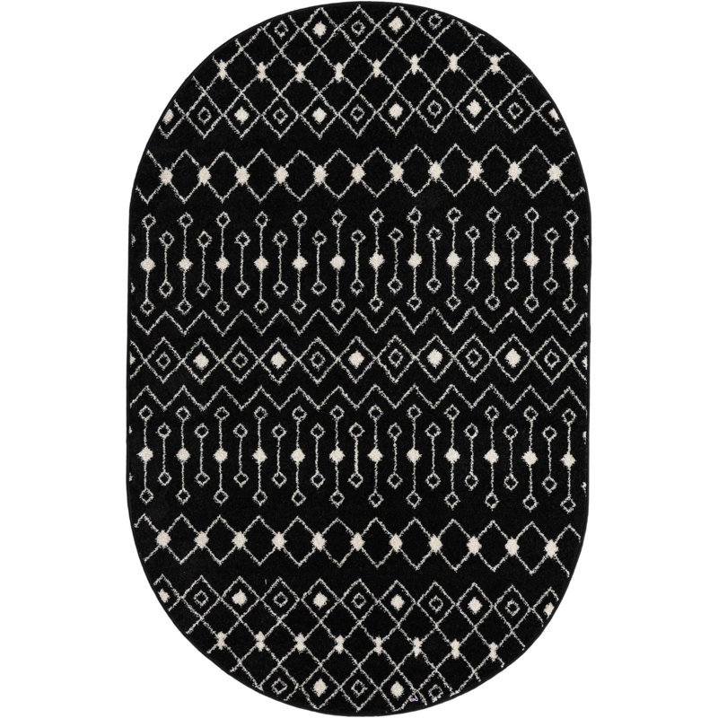 Tapis noir / blanc en polypropylène tissé à la machine Briehn, Ovale 5 pi 3 po x 8 pi