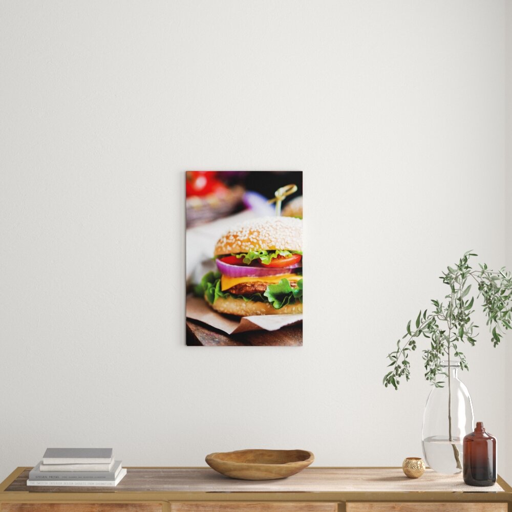 Leinwandbild Leckerer Burger und Pommes, Fotodruck