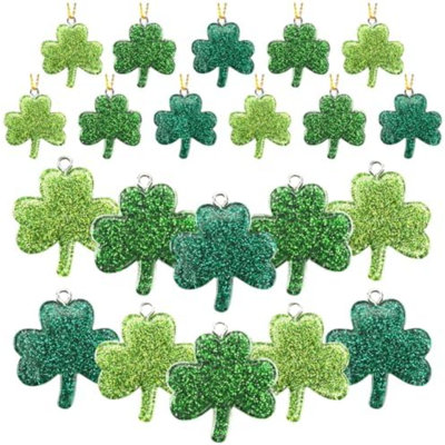 48 pièces de charmes suspendus en forme de trèfle en forme de trèfle | Pendentifs en résine scintillante avec cordes, décorations d'arbre de Noël, breloques Lucky Shamrock, articles de fête irlandais et cadeaux