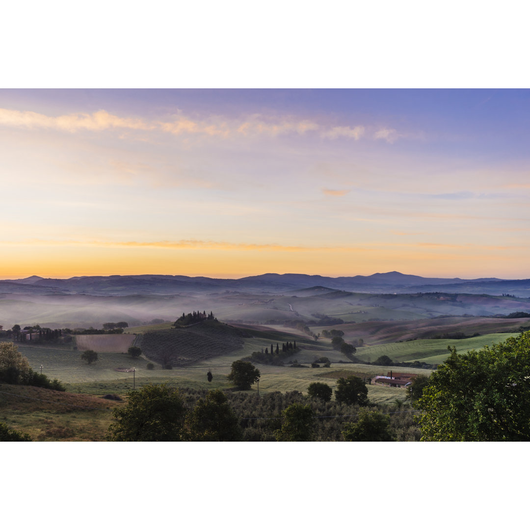 Landschaft der Toskana bei Sonnenaufgang