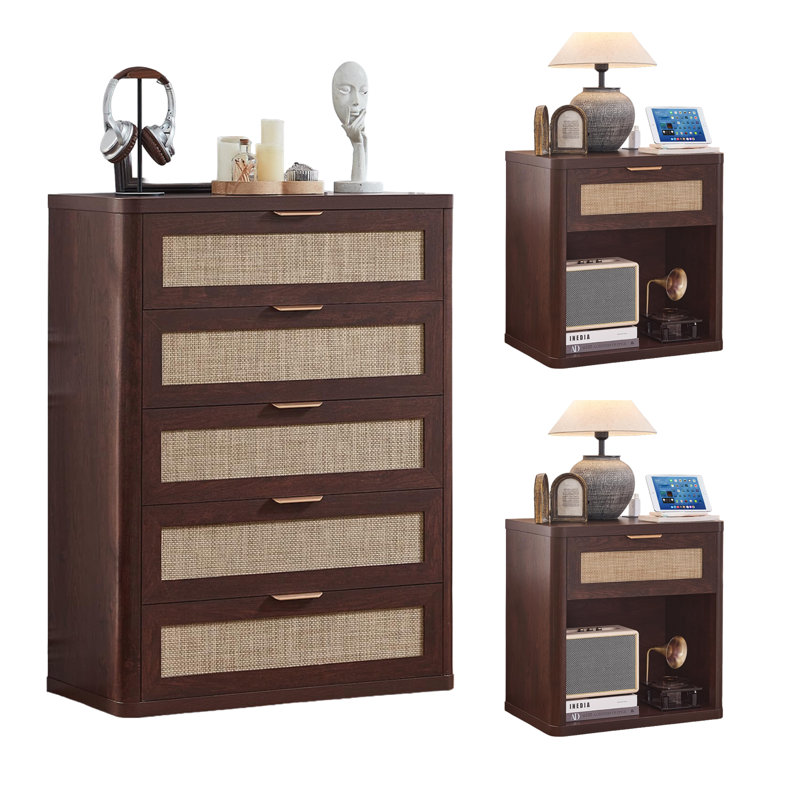 Ensemble de 3 meubles de chambre bohèmes en bois, comprenant une commode à 5 tiroirs et une table de chevet à 1 tiroir avec station de recharge, en rotin.