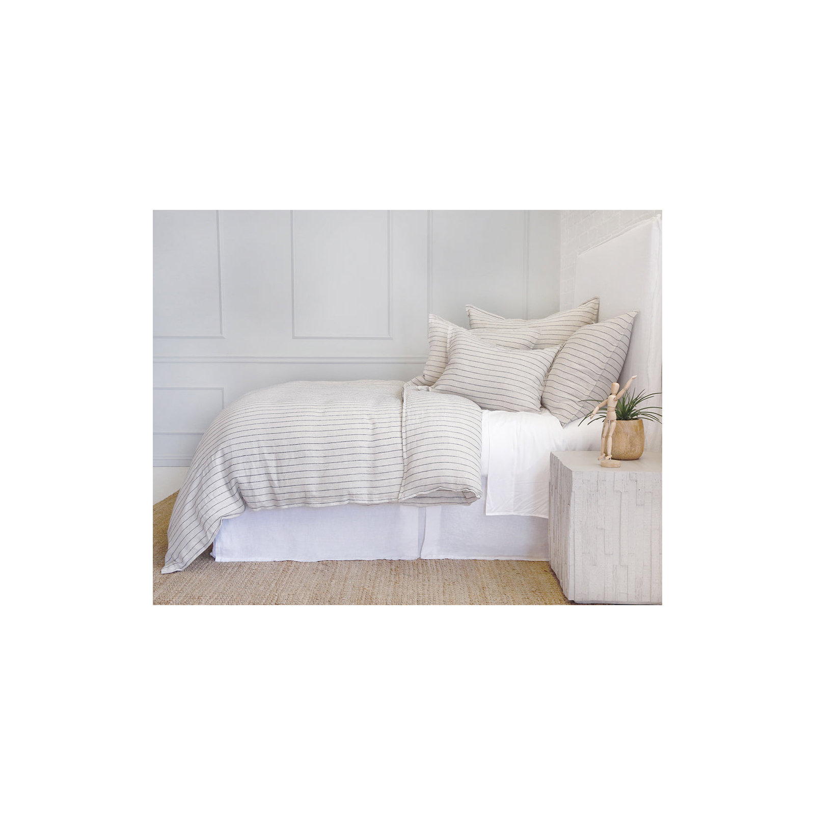Blake Linen Shams, Standard, Flax/Midnight