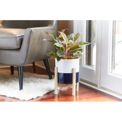 Pot à fleurs avec support en bois et soucoupe attachée Henrietta