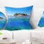 Coussin inférieur et seascape à l’eau-303050337