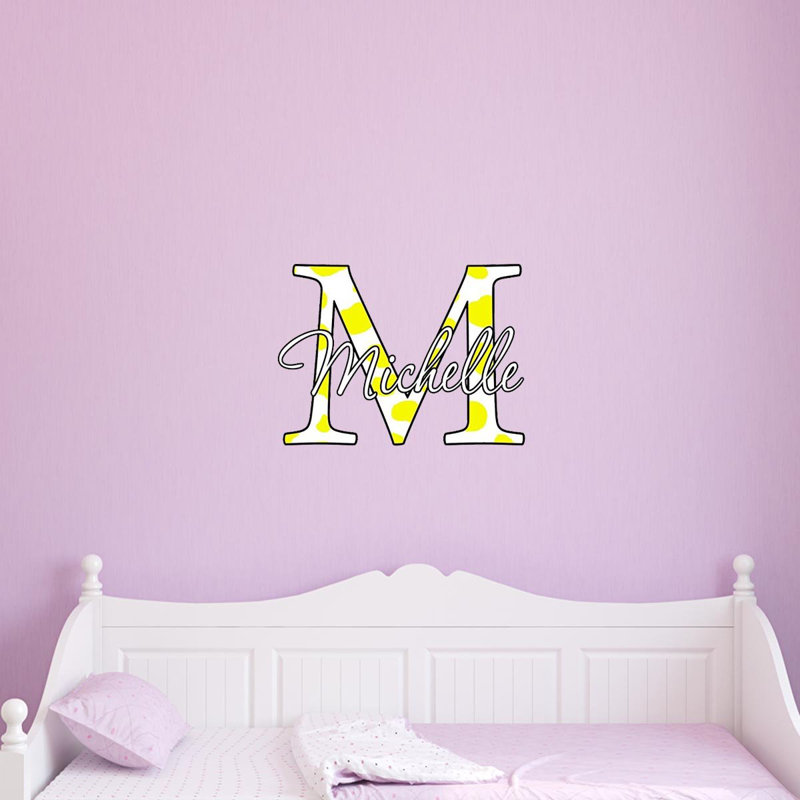 Décalcomanie murale nom imprimé monogramme, H 18 po x l 18 po x P 0,01 po, Jaune, Oui