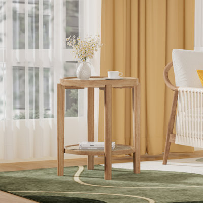 Table de bout ronde en rotin 19 po avec rebord surélevé et tablette de rangement à 2 niveaux, chêne caramel récupéré