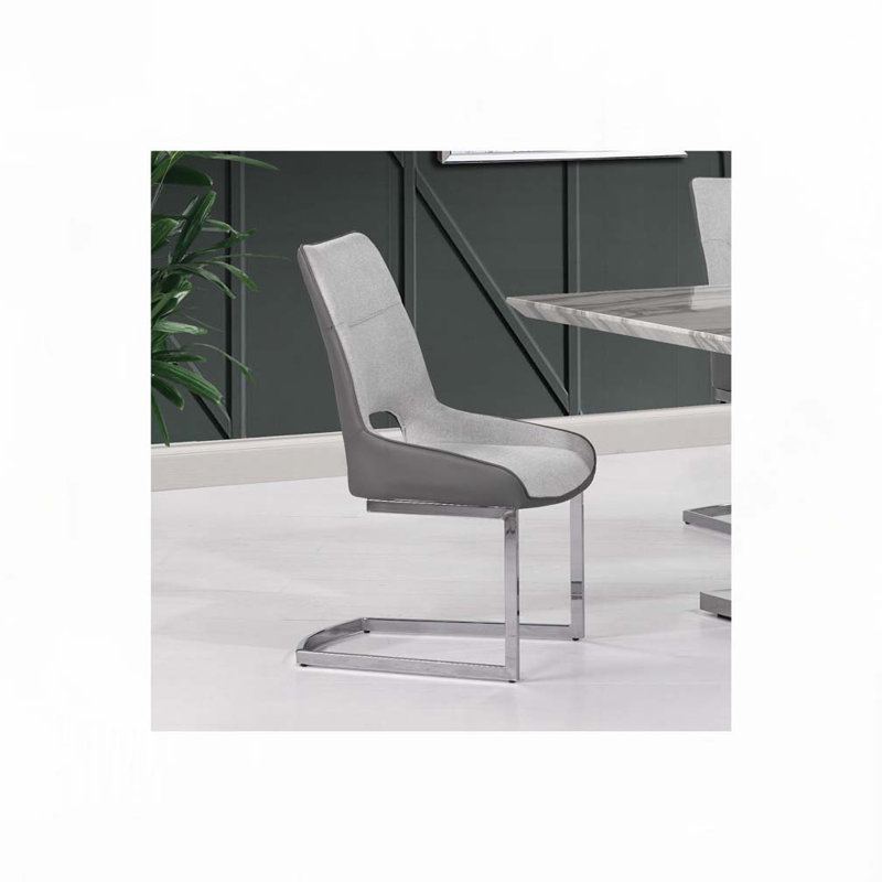 Chaise rembourrée avec pieds en métal