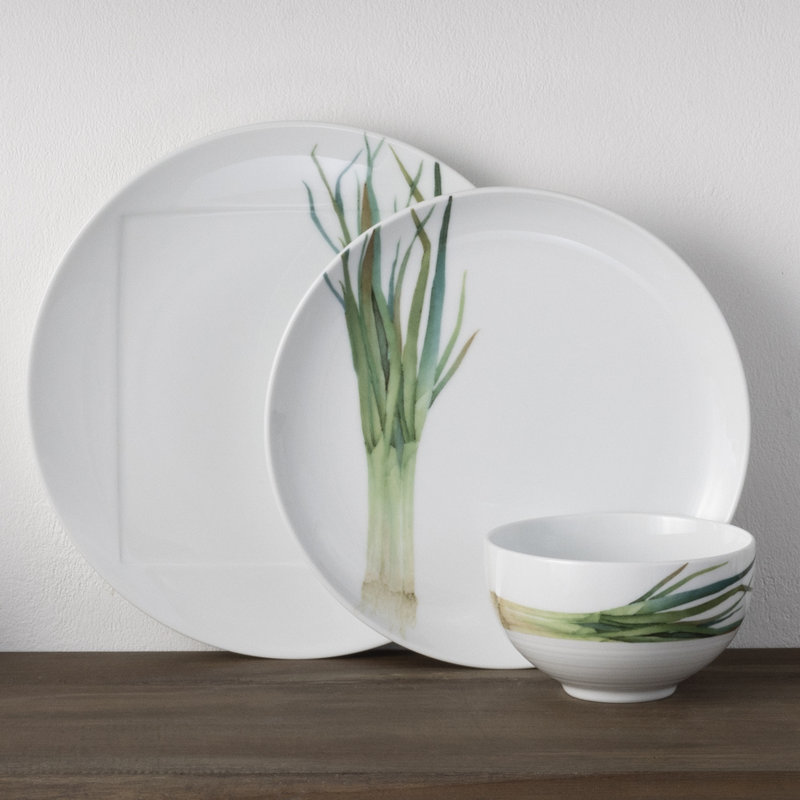 Kyoka Shunsai White Porcelain 18-Piece Dinnerware Set with Graphic Detail