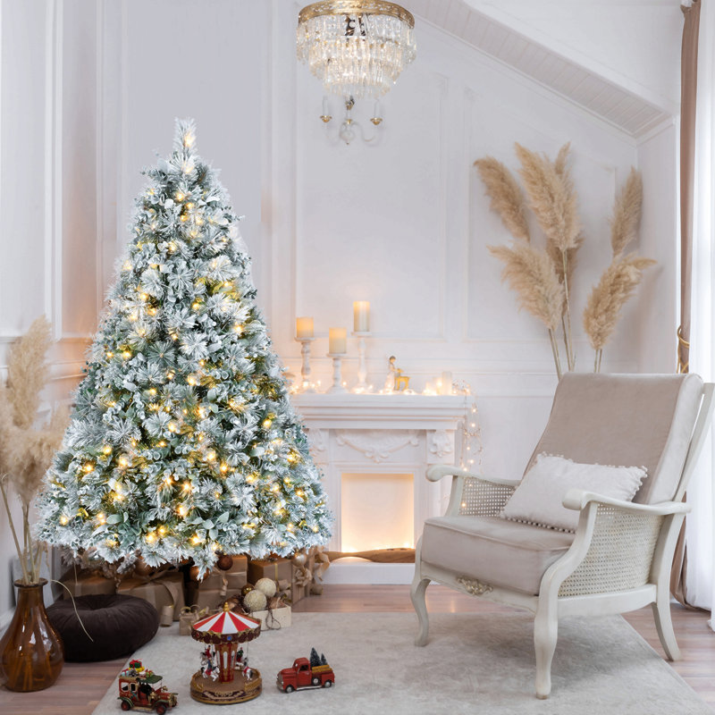 Arbre de Noël enneigé 4 pi avec aiguilles de pin et feuilles d'eucalyptus, 150 lumières DEL blanc chaud, 404 pointes, branches articulées, support en métal - arbre artificiel enneigé pour les Fêtes