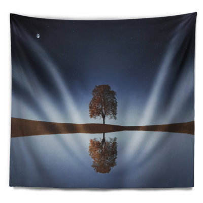 Tapisserie «Arbre près du lac la nuit»