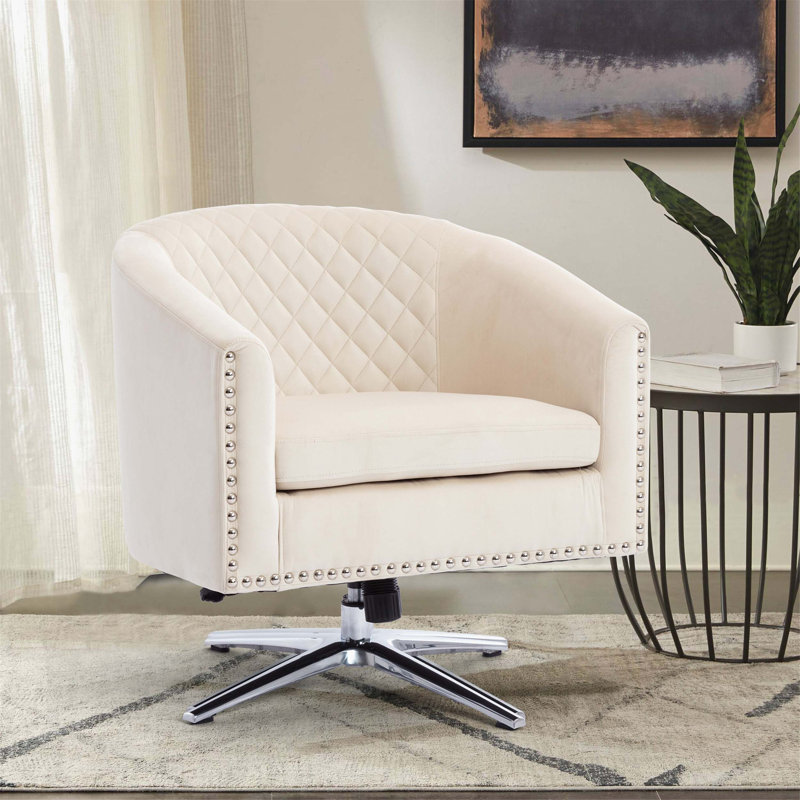 Chaise de baril pivotante avec têtes de clou et base en métal, Similicuir beige